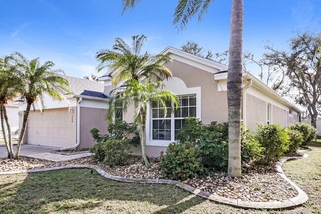 Photo - 304 Fareham Dr