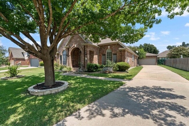 Photo - 1505 Laurel Oak Loop