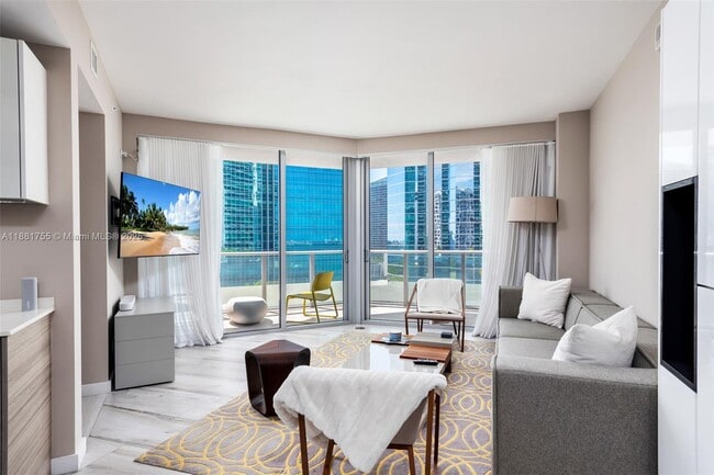 Building Photo - 1300 Brickell Bay Dr Unit 1702
