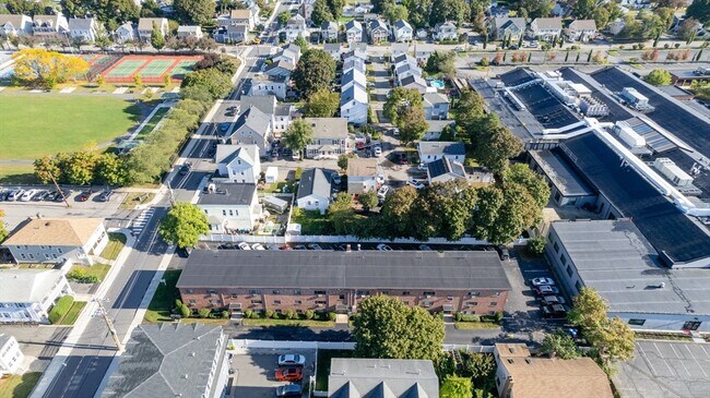 Building Photo - 146 Willow St Unit 5