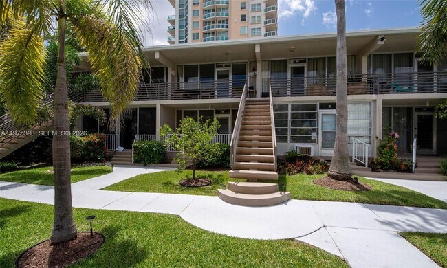 Photo - 901 N Birch Rd Unit 9B