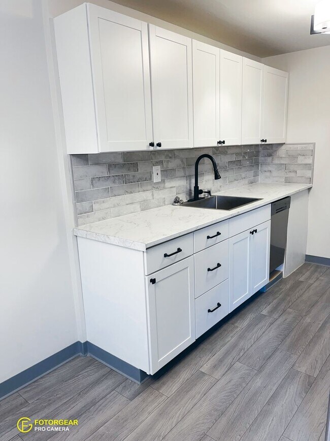 Photo - Hawthorne Court Apartments