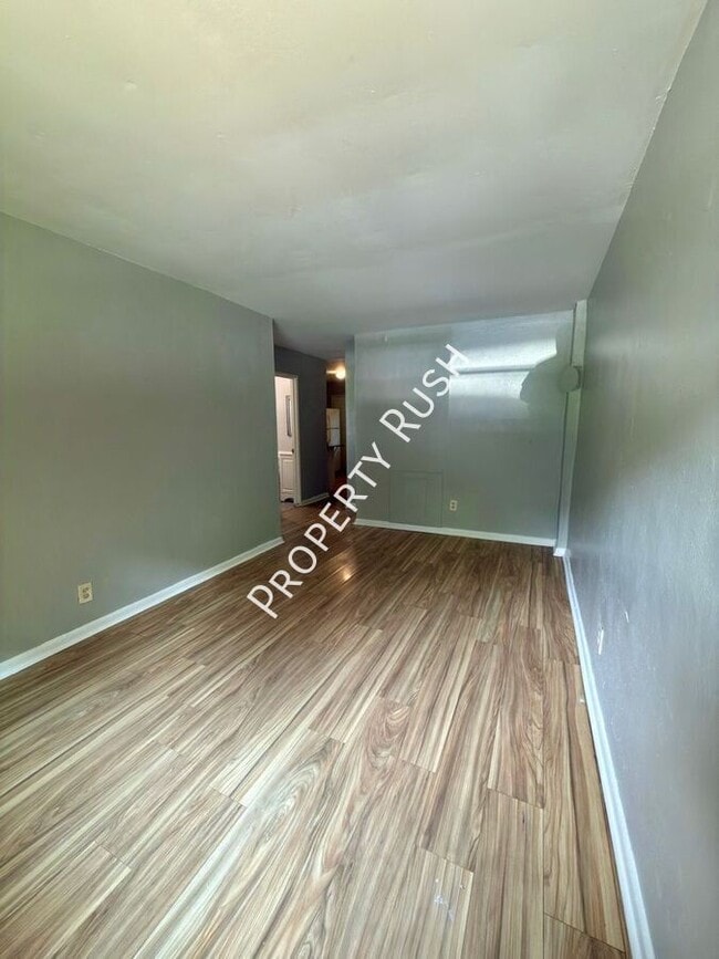 Photo - 708 W 47th St Unit B