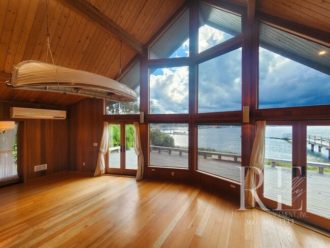 Photo - Waterfront Living in Indianola – Dock, Bea...