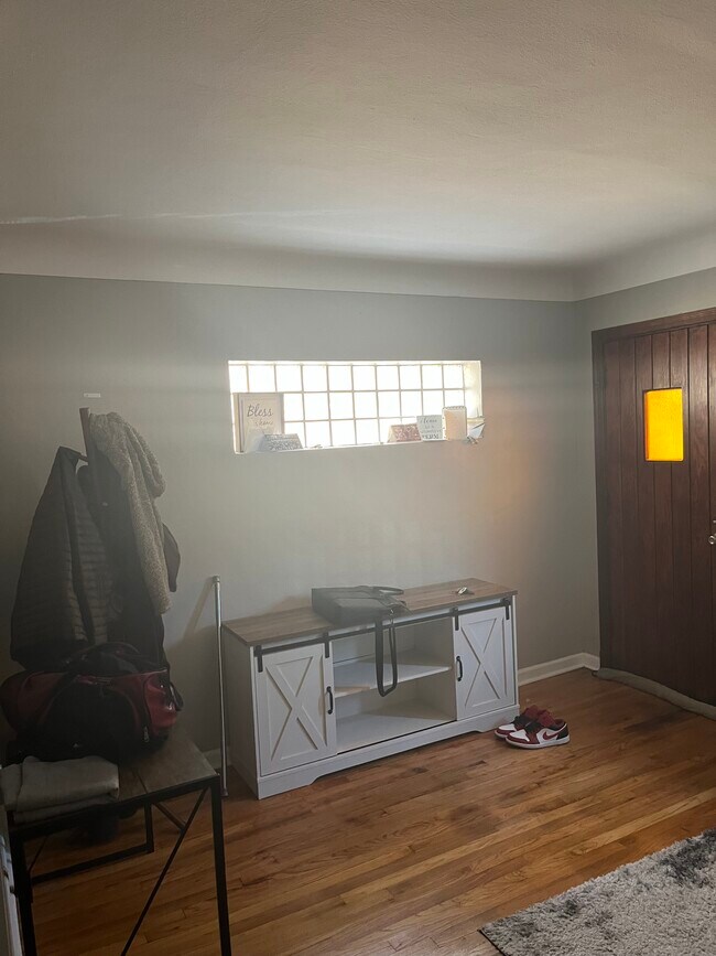 Living room. No tv at the moment, but one can be added.
