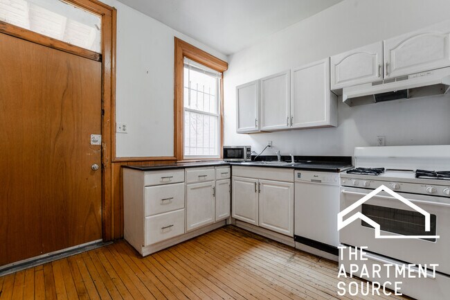 Photo - 241 W Scott St Unit 1