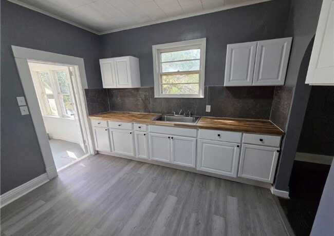 Building Photo - 1202 4th Ave