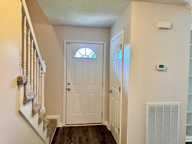 Photo - Great Location!!3 Bed/2.5 Bath near exit 1! Lots of extras in this rental!