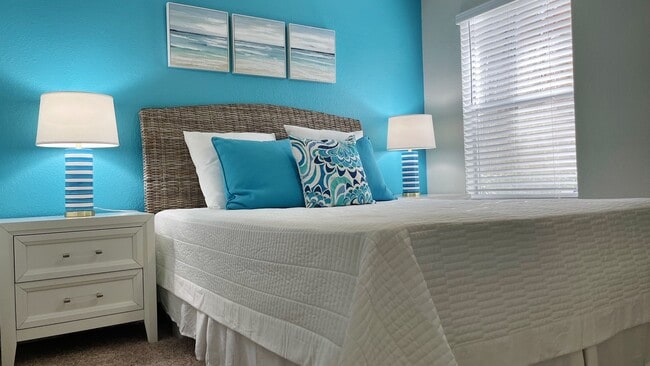 Photo - Goldelm at Metro West