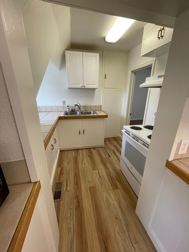 Photo - 141 7th Ave N