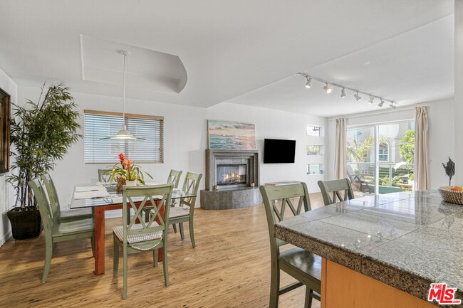 Building Photo - 120 Fleet St Unit B Rental