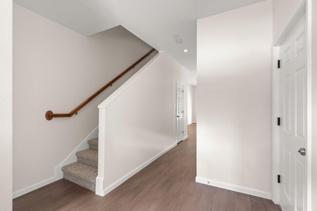 Photo - 751 Amos St