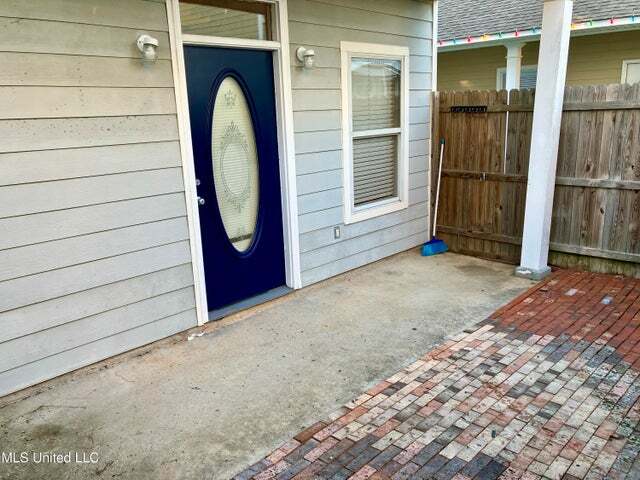 Photo - 1332 Tropical Cv