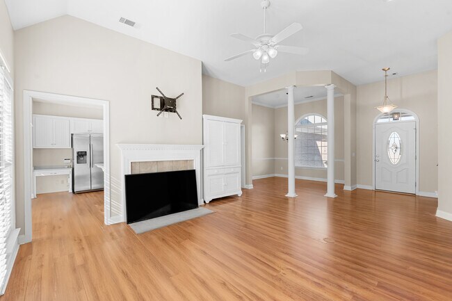 Photo - 1811 Old Carriage Trail