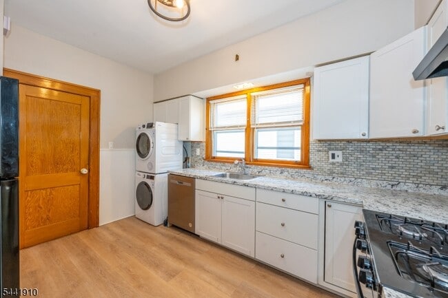 Photo - 103 Knapp Ave