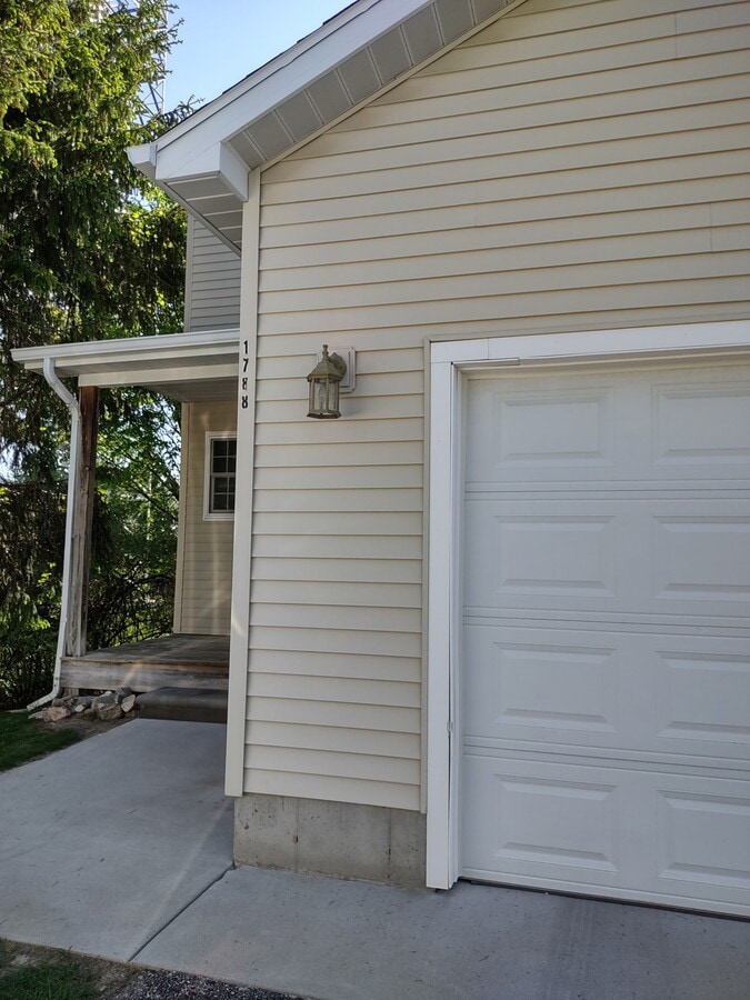 Photo - 1788 St Joseph St