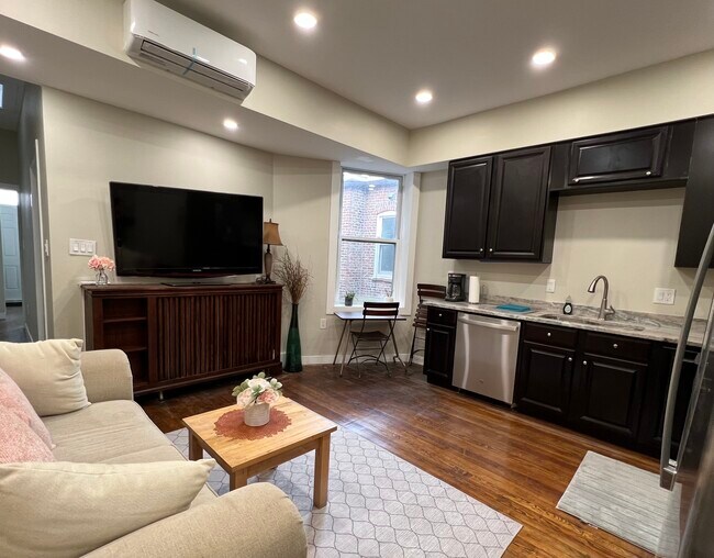 Photo - 1861 Mintwood Pl NW