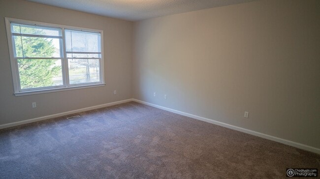 Cedar Rock Bedroom - Apartments on 20th