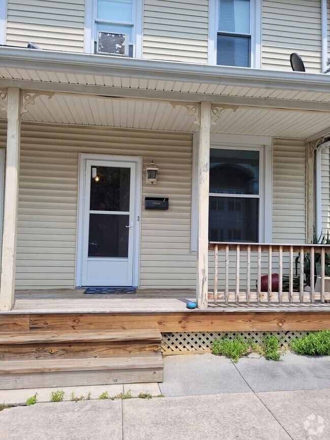 Building Photo - 44 N Chestnut St Unit 1 Rental
