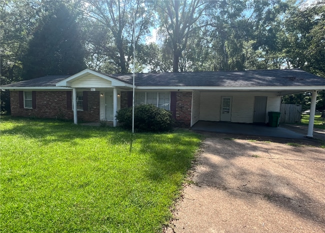 Building Photo - Newly Renovated!!! Rental