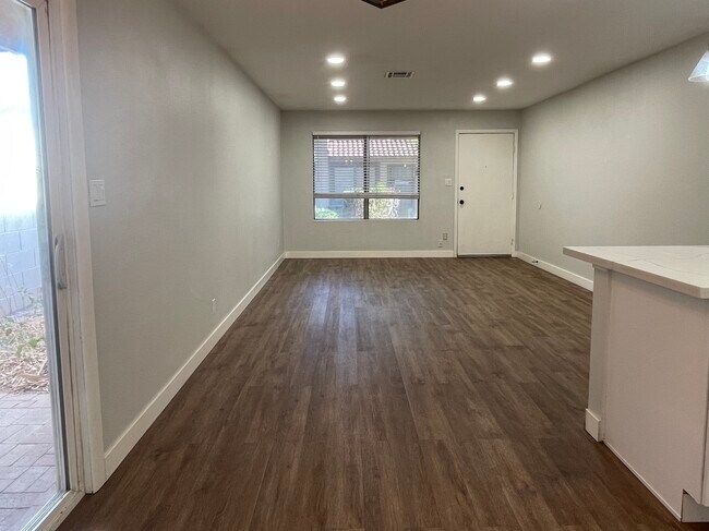 Photo - 1111 N 84th Pl