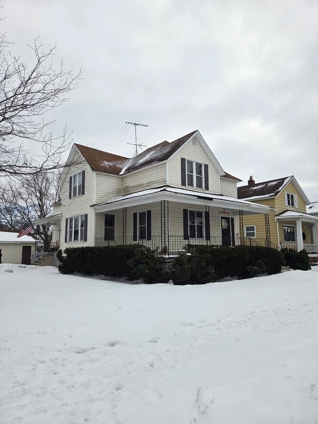 Photo - 1102 Oakes St