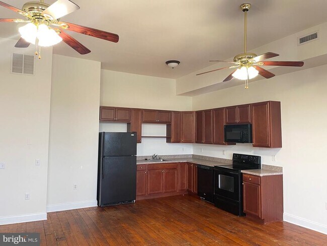 Photo - 70 Clinton St