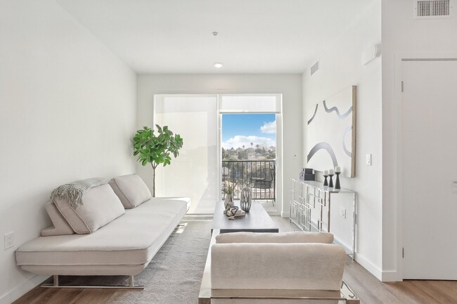 Building Photo - 224 N Alvarado St Unit 502A Rental
