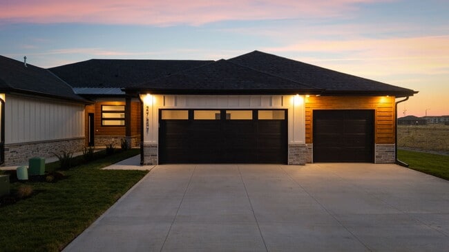 Photo - 27507 Heron St