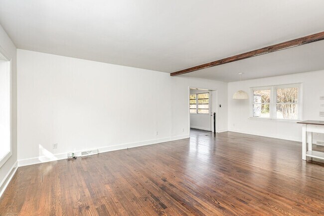 Photo - 6701 Lynmont Dr