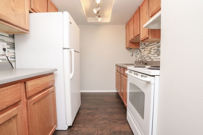 Building Photo - 809 N Dexter St Unit 401