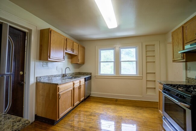569 Westmoreland Ave Unit Westmoreland 569.2
