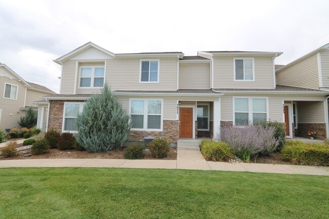 Building Photo - 3 bedroom townhome, NE Colorado Springs