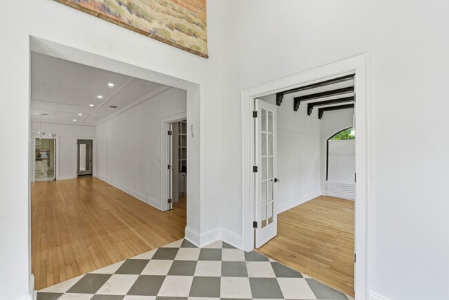 Photo - 1615 Monroe St