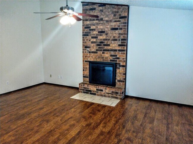 Photo - 121 Stonewood Dr