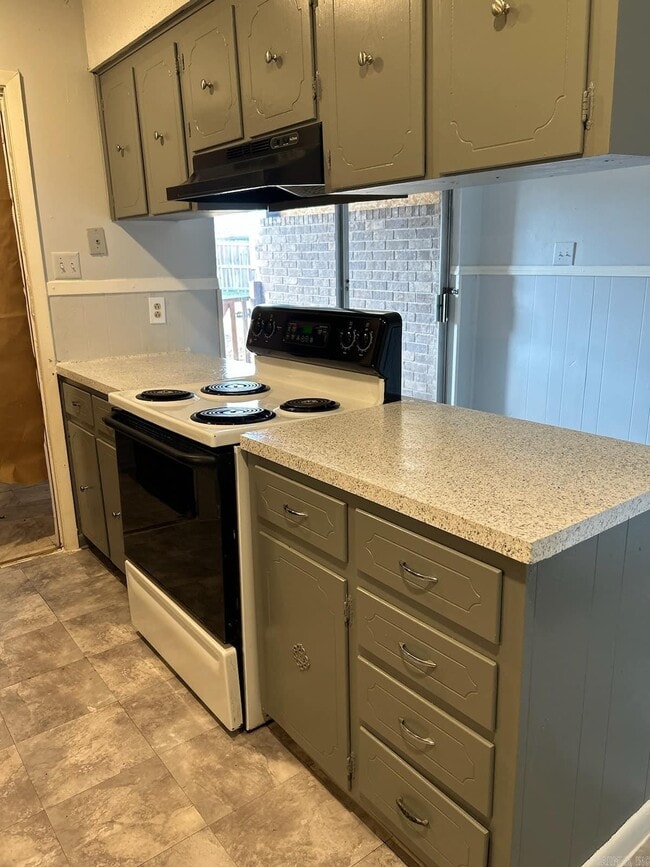 Photo - 1800 Sanford Dr