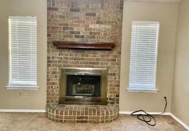 Photo - 101 E Primrose Ln