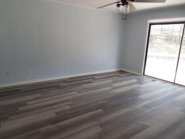 Photo - 107 Springlakes Cir