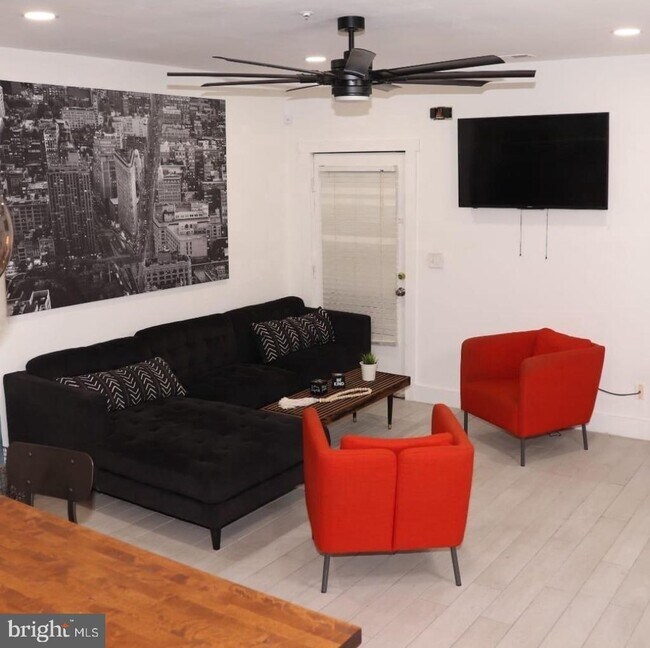 Photo - 1406 E Baltimore St Unit 100