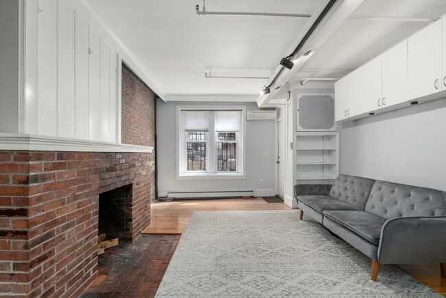 Building Photo - 181 Beacon St Unit 2