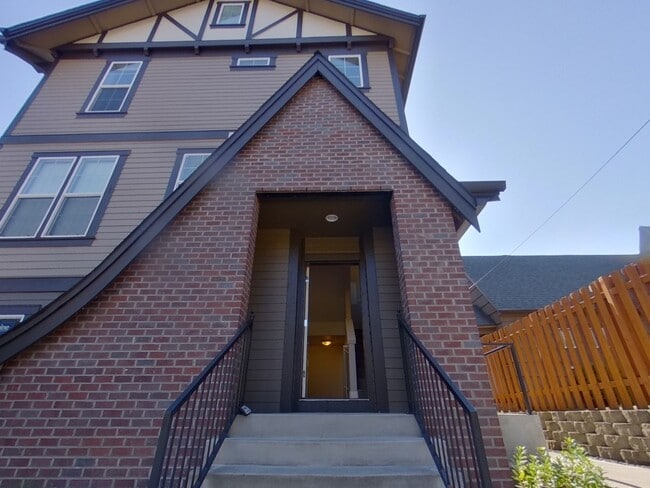 Building Photo - Greek Street Townhomes (335) Unit 103