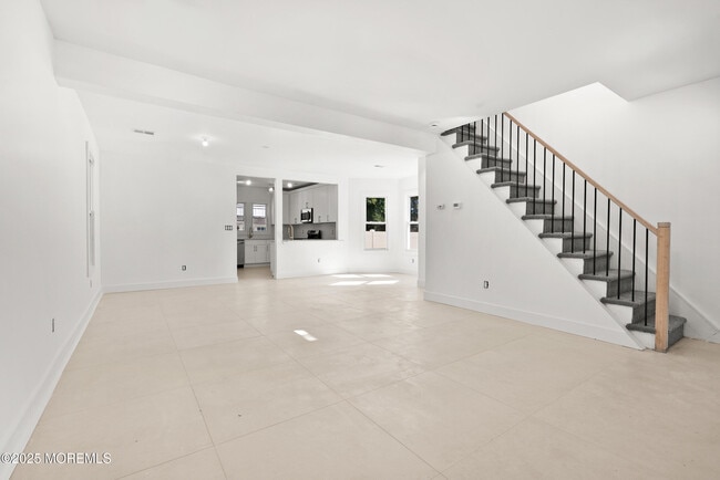 Photo - 448 Monmouth Rd