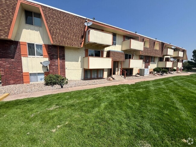 Building Photo - Charming One-Bedroom Condo with Southern E...