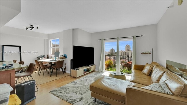 Building Photo - 1627 SW 37th Ave Unit 701 Rental