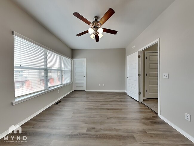 Photo - 122 E Sycamore St