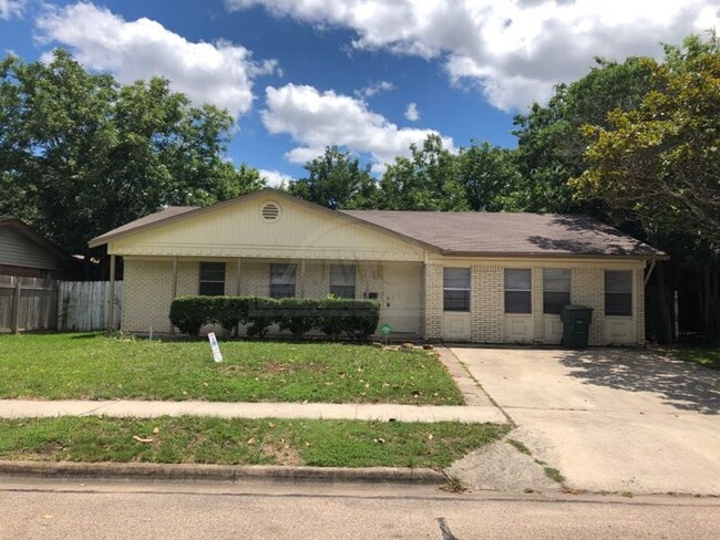 Photo - 3302 Lake Charles Ave House