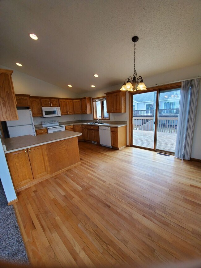 Photo - 1663 51st St S