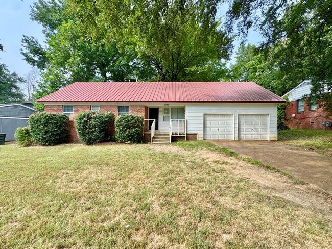 Building Photo - 2050 Sharon Ln Rental