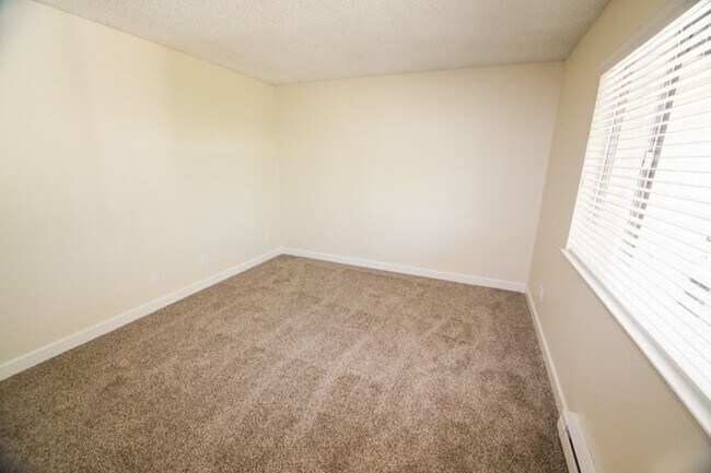 Photo - Twelve Oaks Apartments
