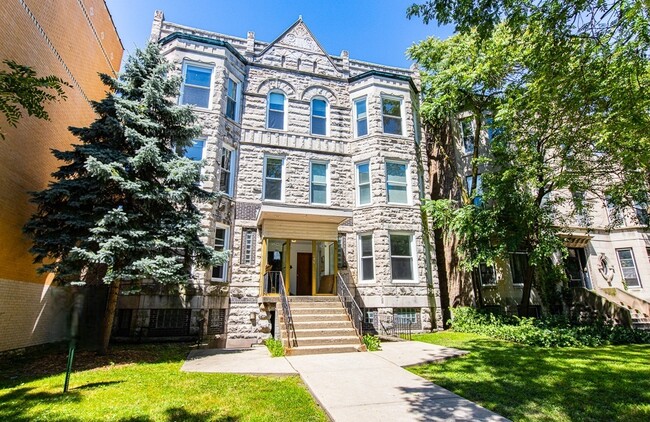 Building Photo - 5432 S University Ave Unit G Rental